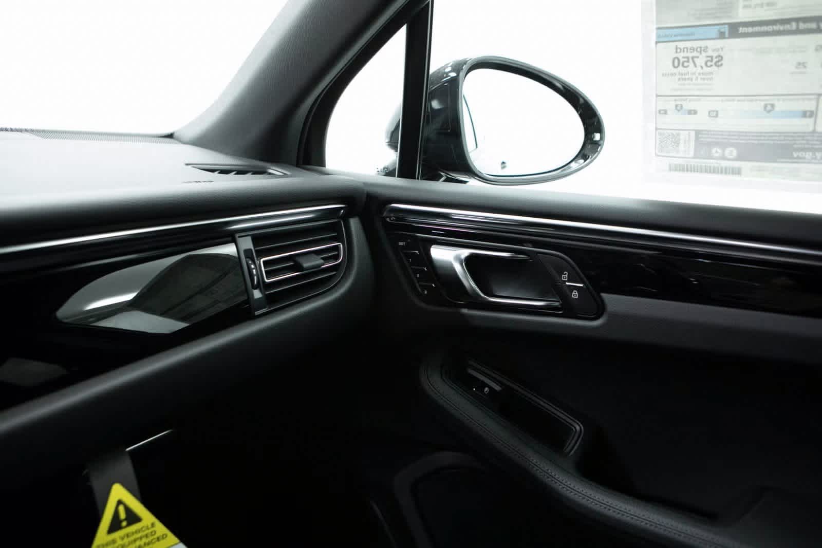 Thumbnail: 2025 Porsche Macan - 24