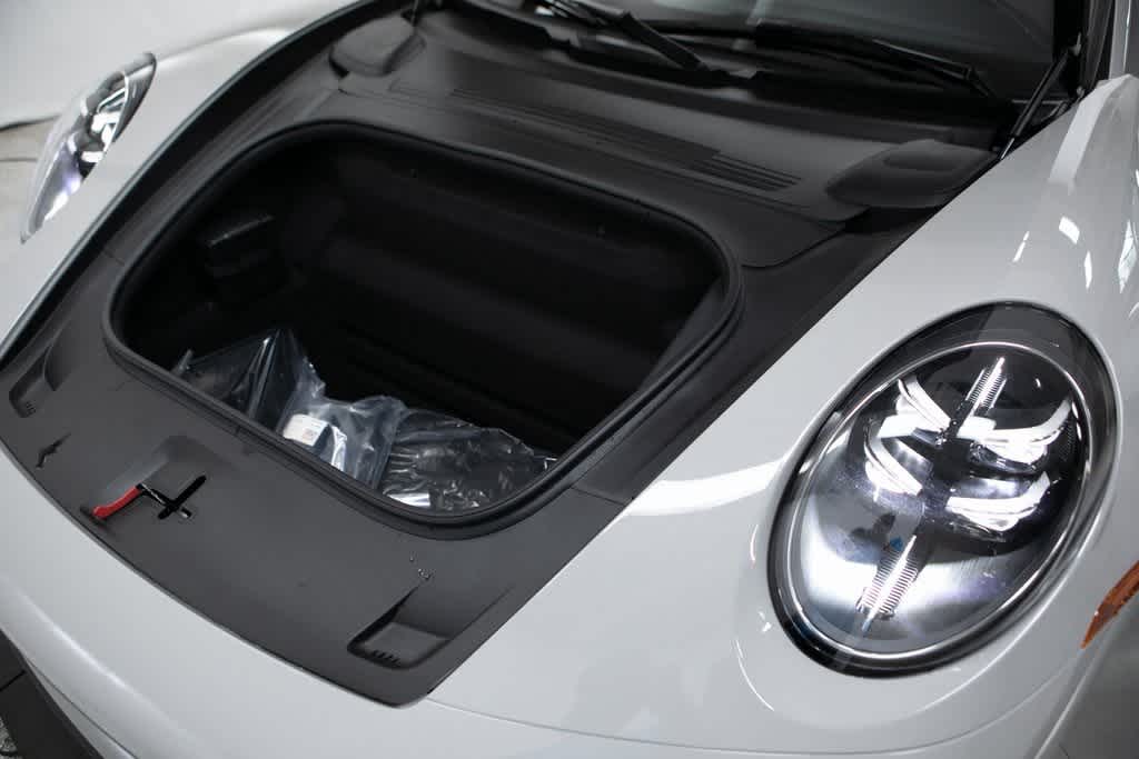 Thumbnail: 2025 Porsche 911 - 17