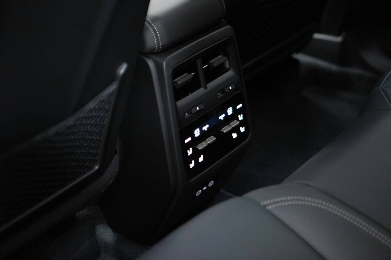 Thumbnail: 2026 Porsche Macan - 36