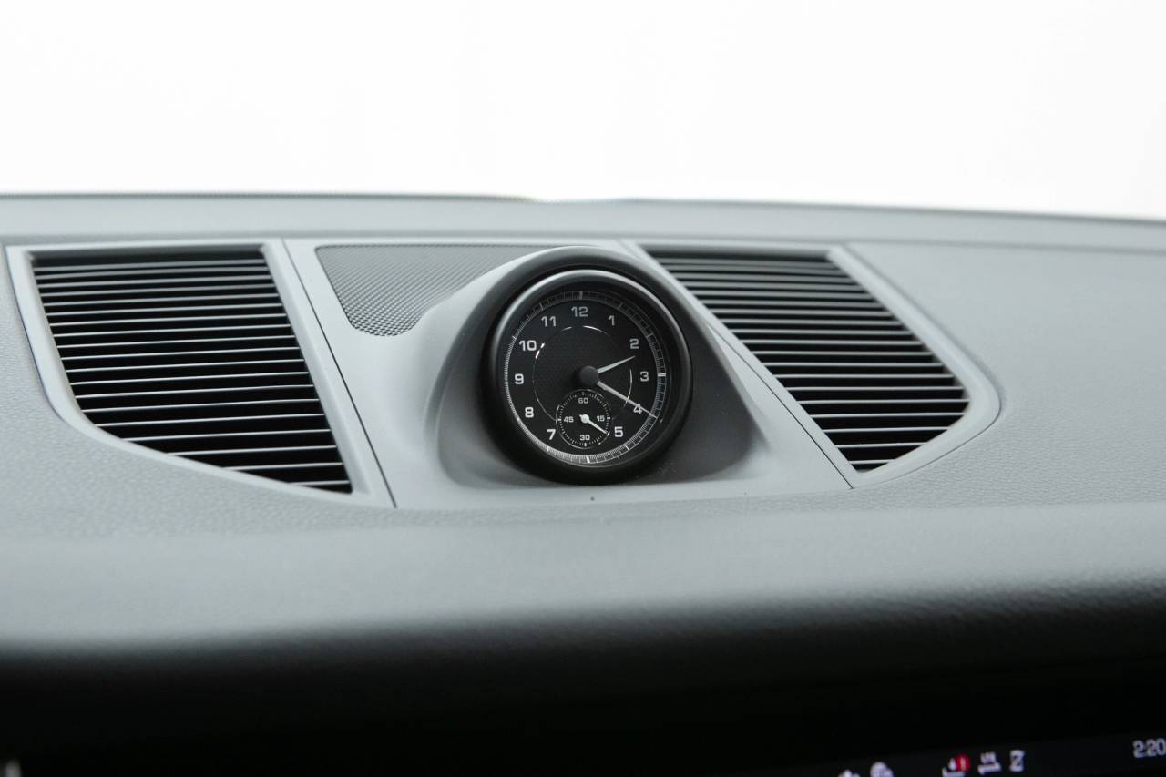 Thumbnail: 2026 Porsche Macan - 31