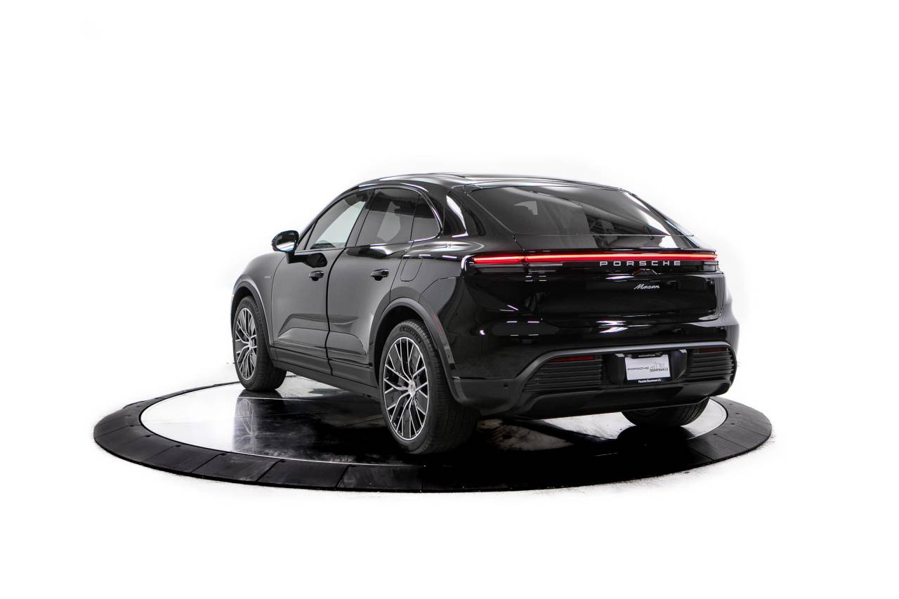 Thumbnail: 2026 Porsche Macan - 3