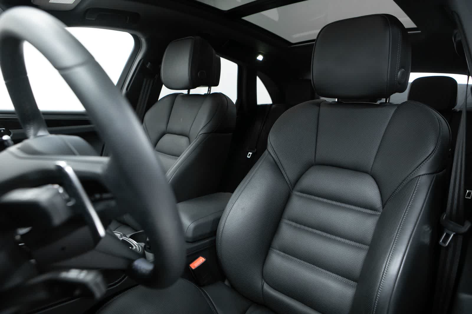 Thumbnail: 2026 Porsche Macan - 5