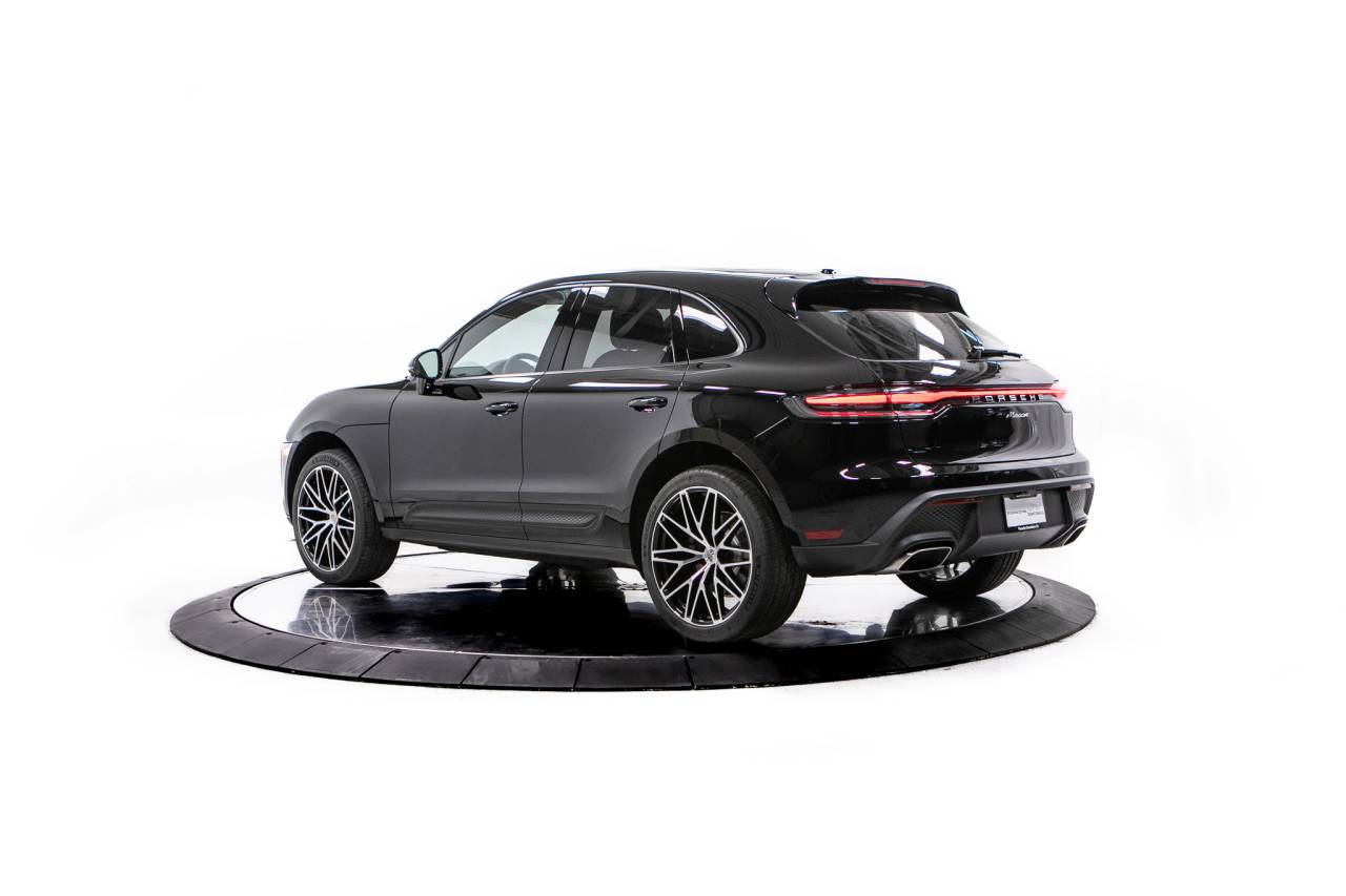 2026 Porsche Macan T photo 3