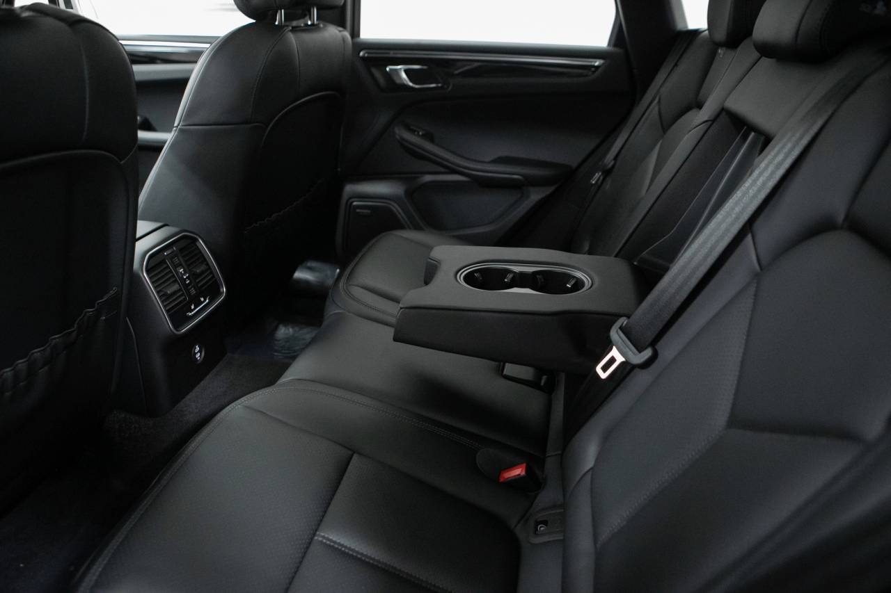 Thumbnail: 2026 Porsche Macan - 36