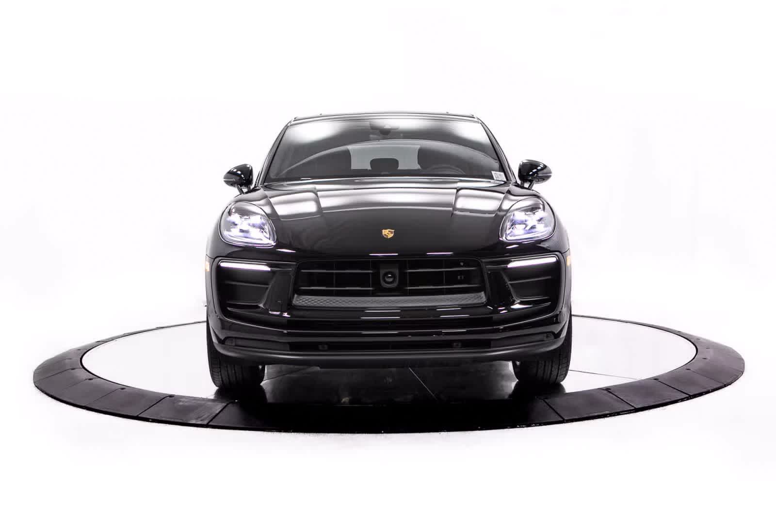 Thumbnail: 2026 Porsche Macan - 10