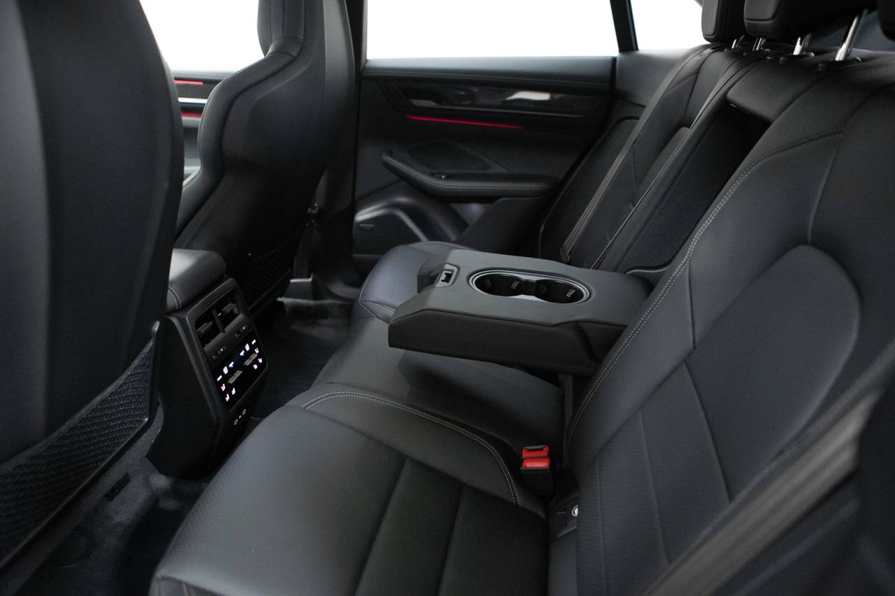 Thumbnail: 2026 Porsche Macan - 37