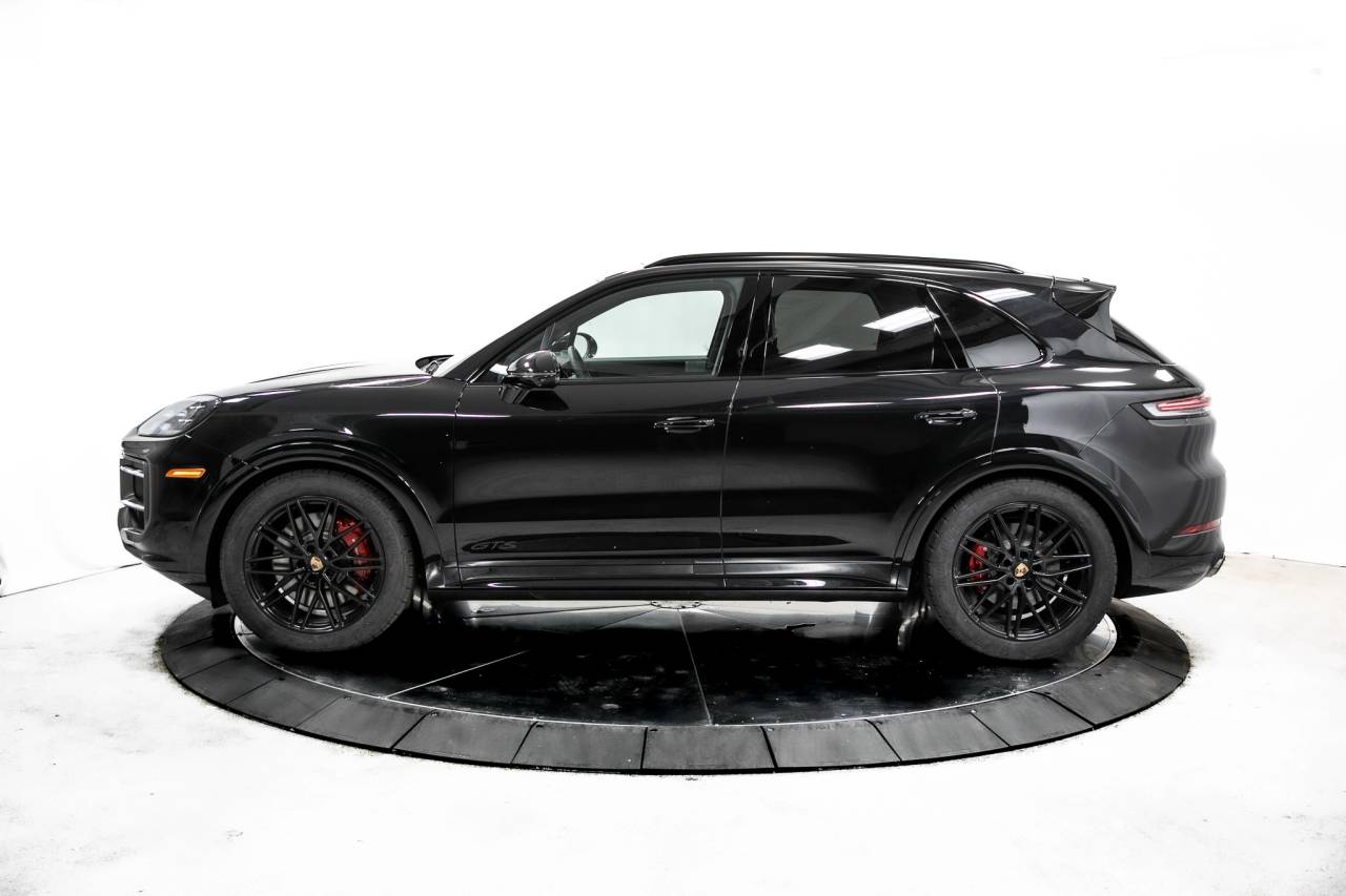 2025 Porsche Cayenne GTS photo 2