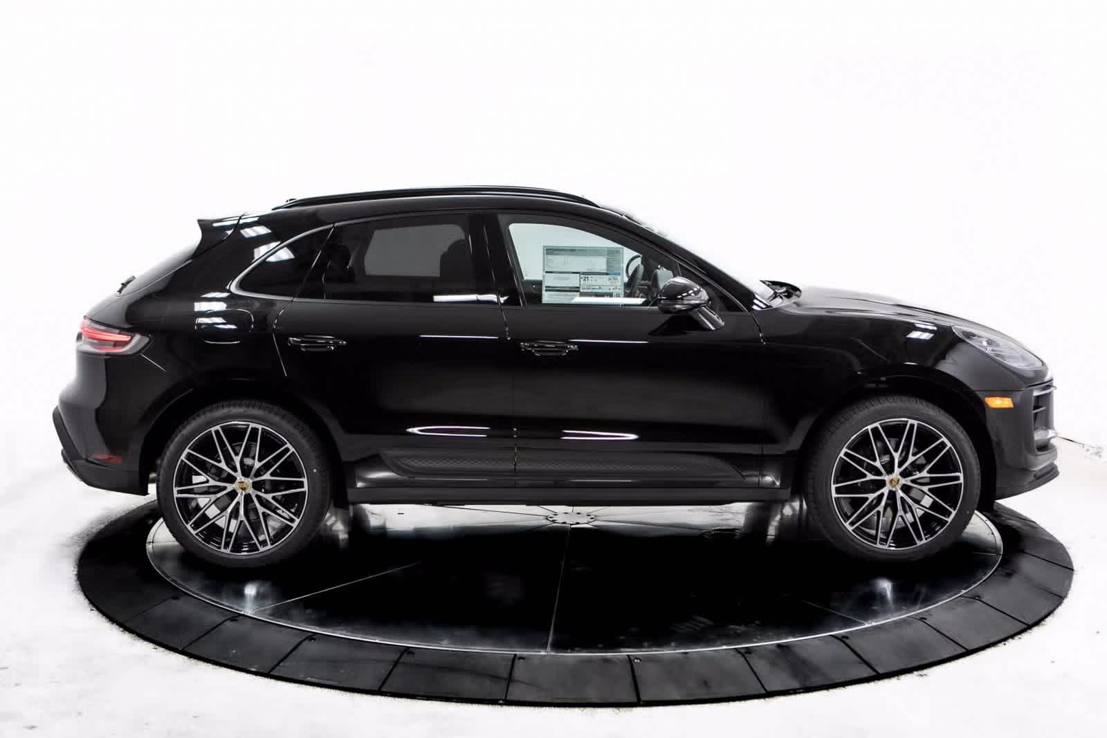 Thumbnail: 2025 Porsche Macan - 8