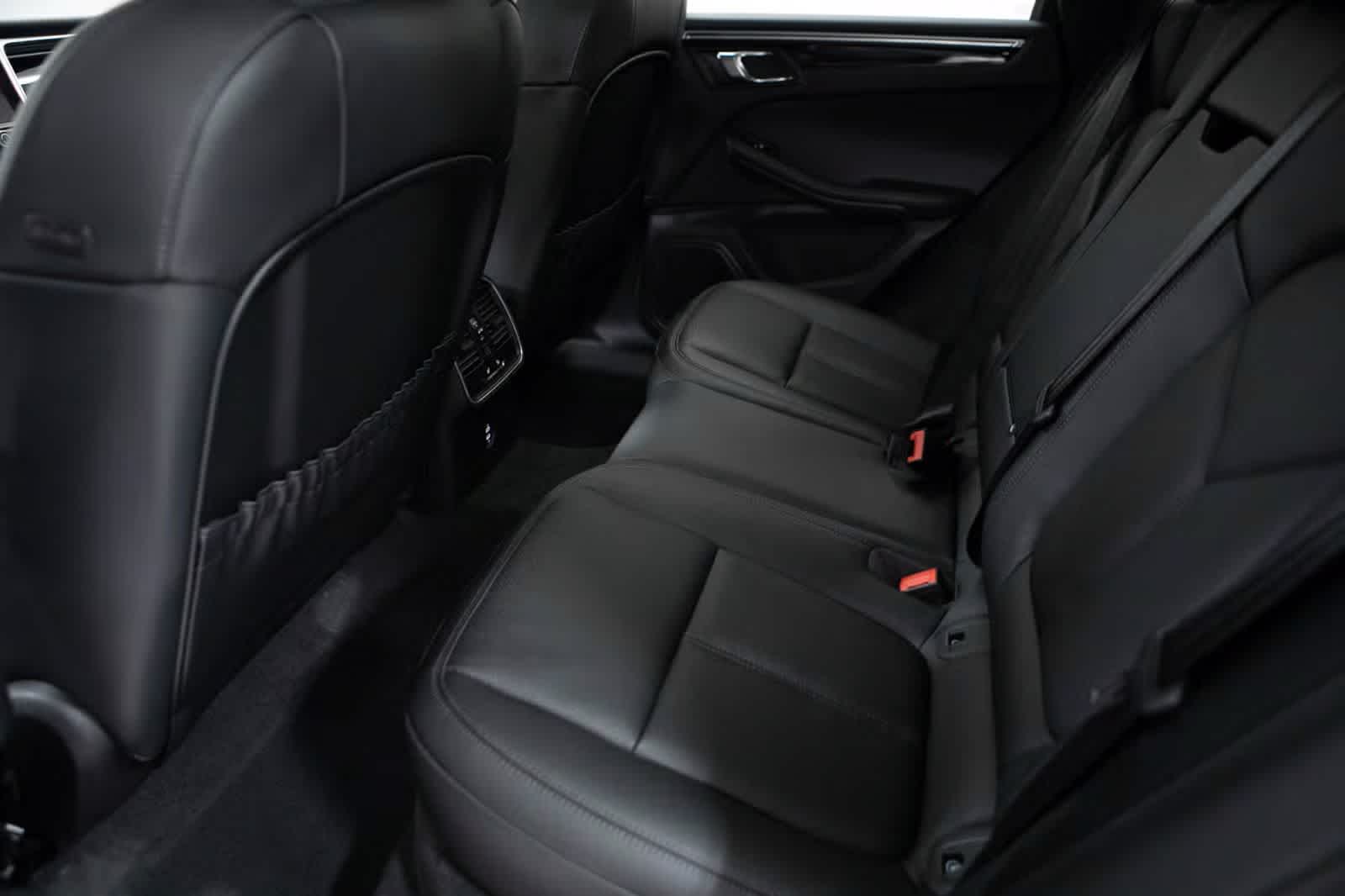 Thumbnail: 2026 Porsche Macan - 36