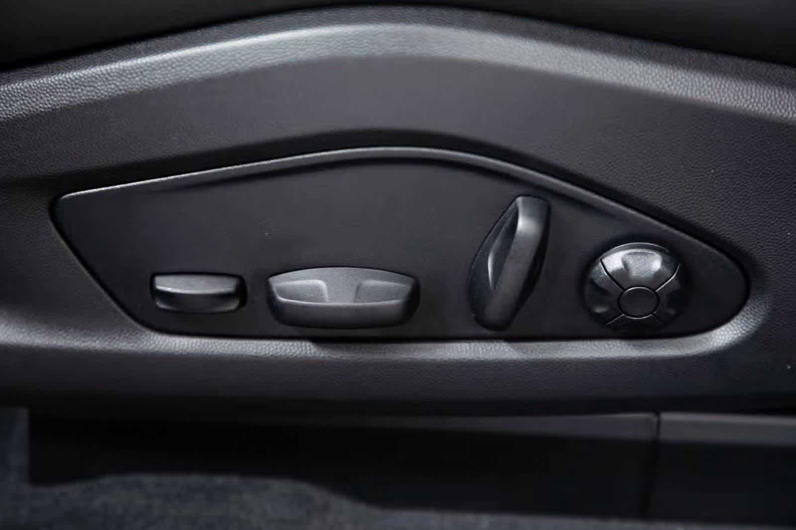 Thumbnail: 2025 Porsche Macan - 17