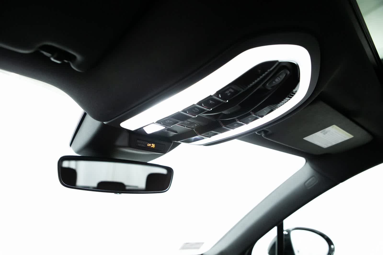 Thumbnail: 2025 Porsche Macan - 26