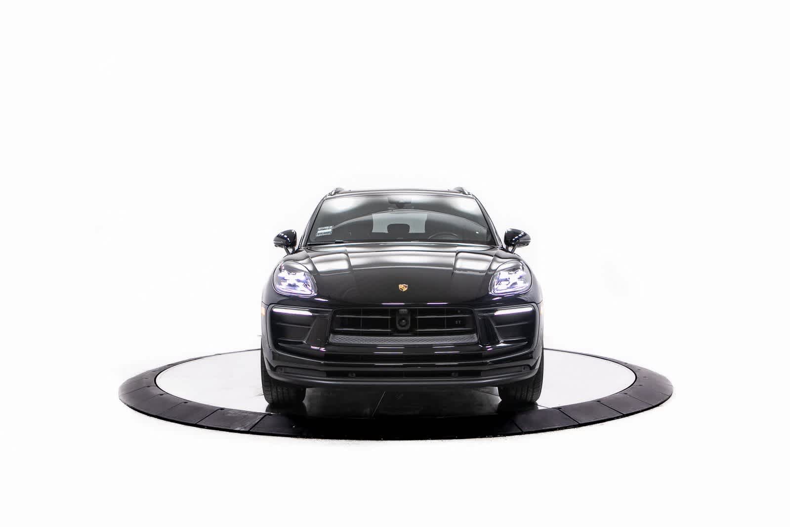 Thumbnail: 2023 Porsche Macan - 10