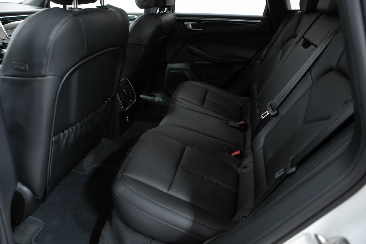 Thumbnail: 2026 Porsche Macan - 33