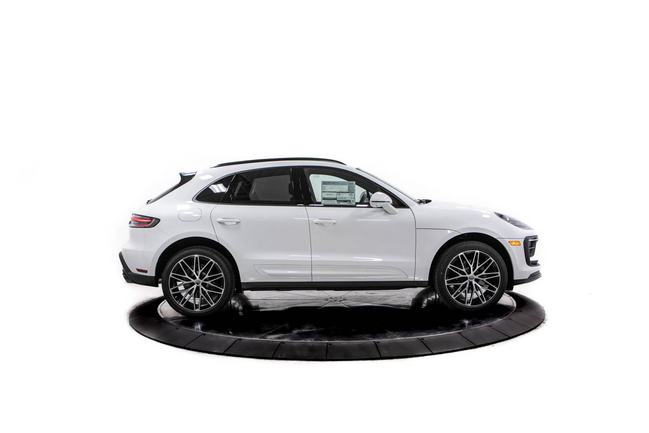 Thumbnail: 2026 Porsche Macan - 8