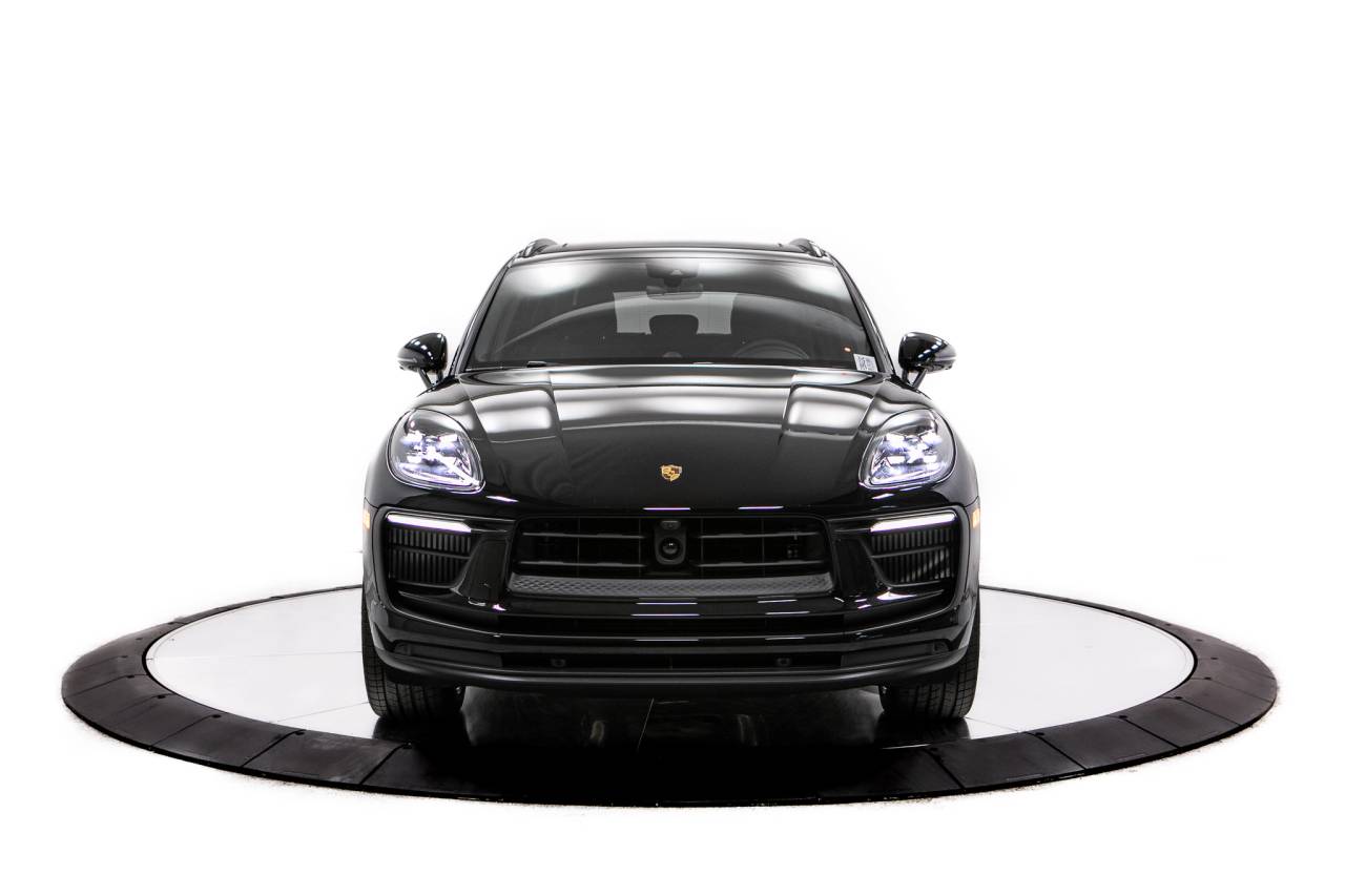 Thumbnail: 2026 Porsche Macan - 10
