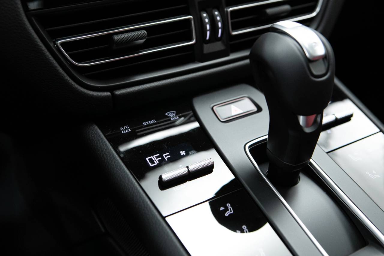 Thumbnail: 2026 Porsche Macan - 27
