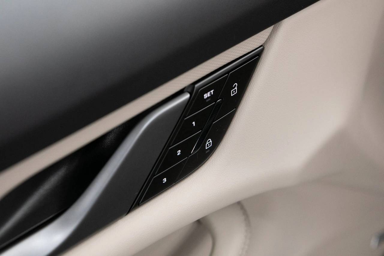 Thumbnail: 2026 Porsche Taycan - 26