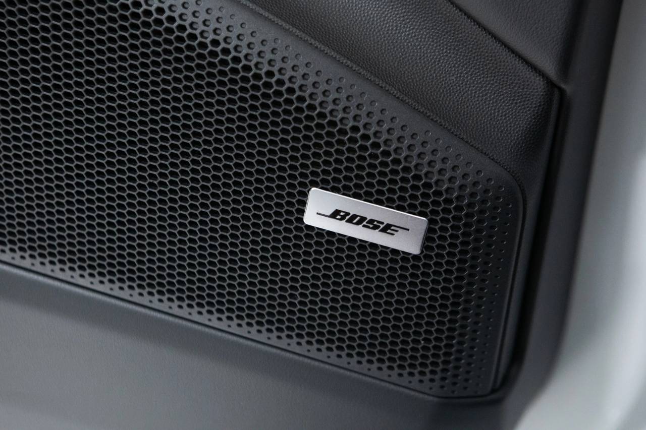 Thumbnail: 2026 Porsche Macan - 32