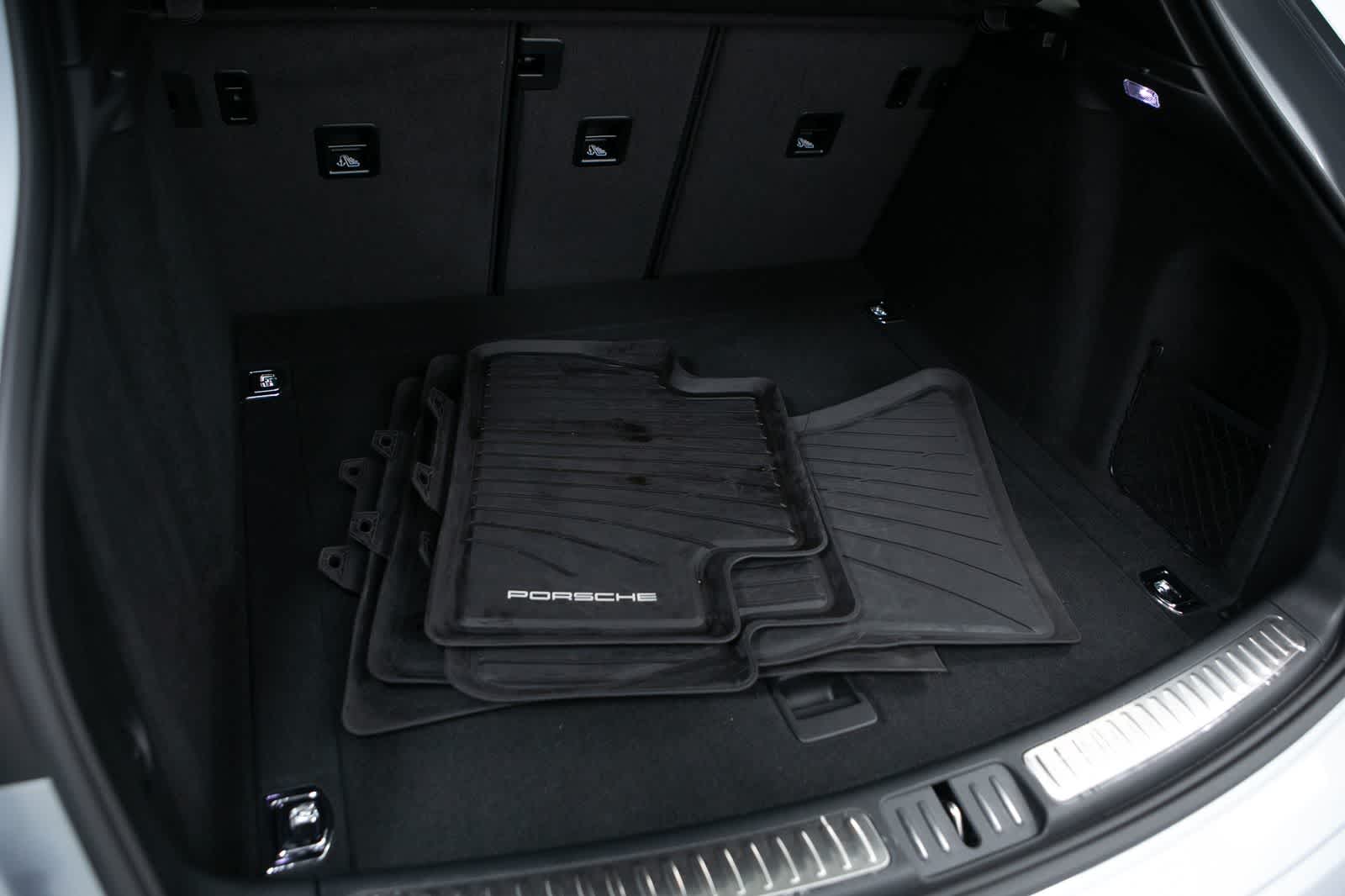 Thumbnail: 2026 Porsche Macan - 38