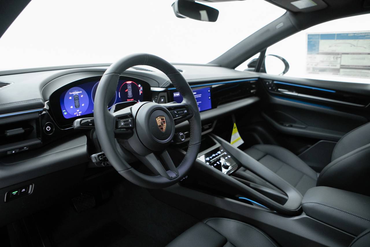 Thumbnail: 2026 Porsche Macan - 4