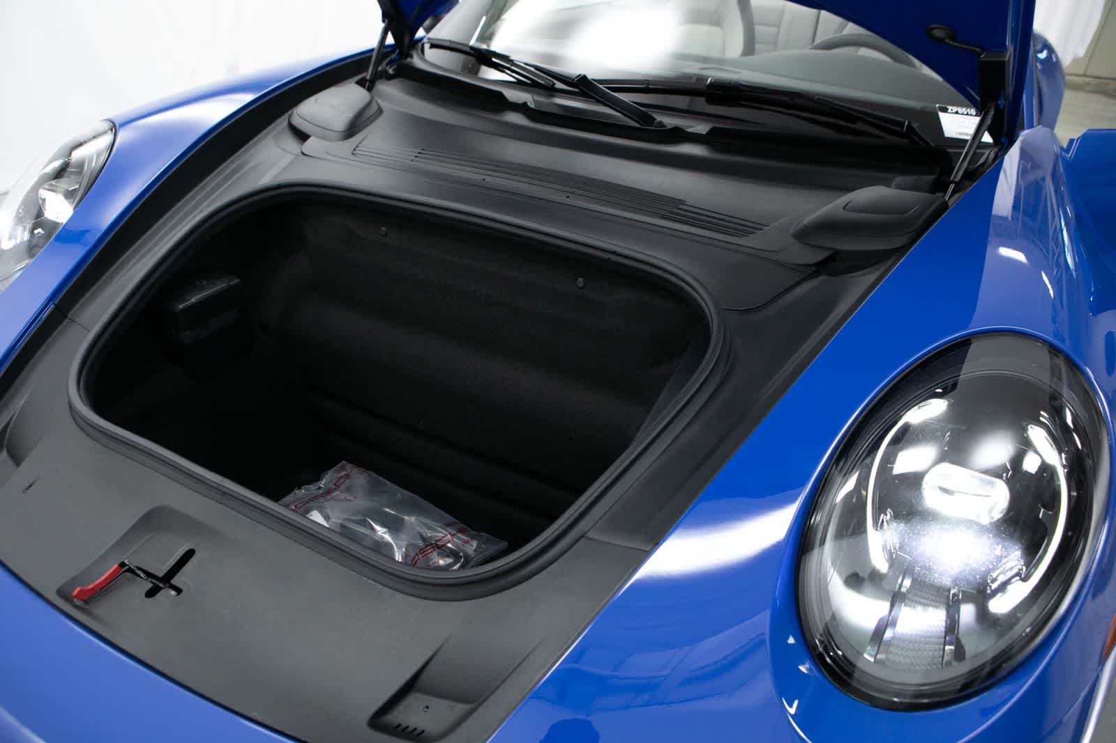 Thumbnail: 2025 Porsche 911 - 33
