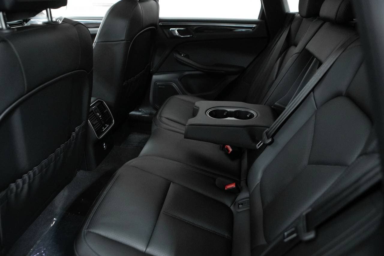 Thumbnail: 2026 Porsche Macan - 35