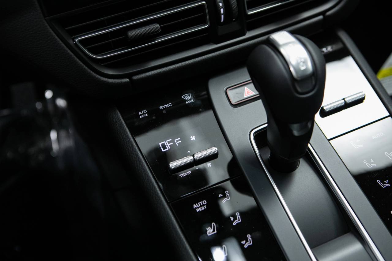 Thumbnail: 2026 Porsche Macan - 29