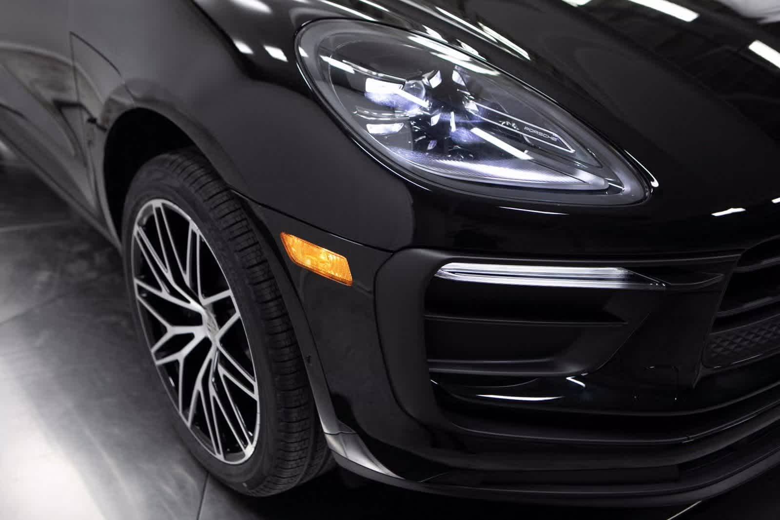 Thumbnail: 2025 Porsche Macan - 11