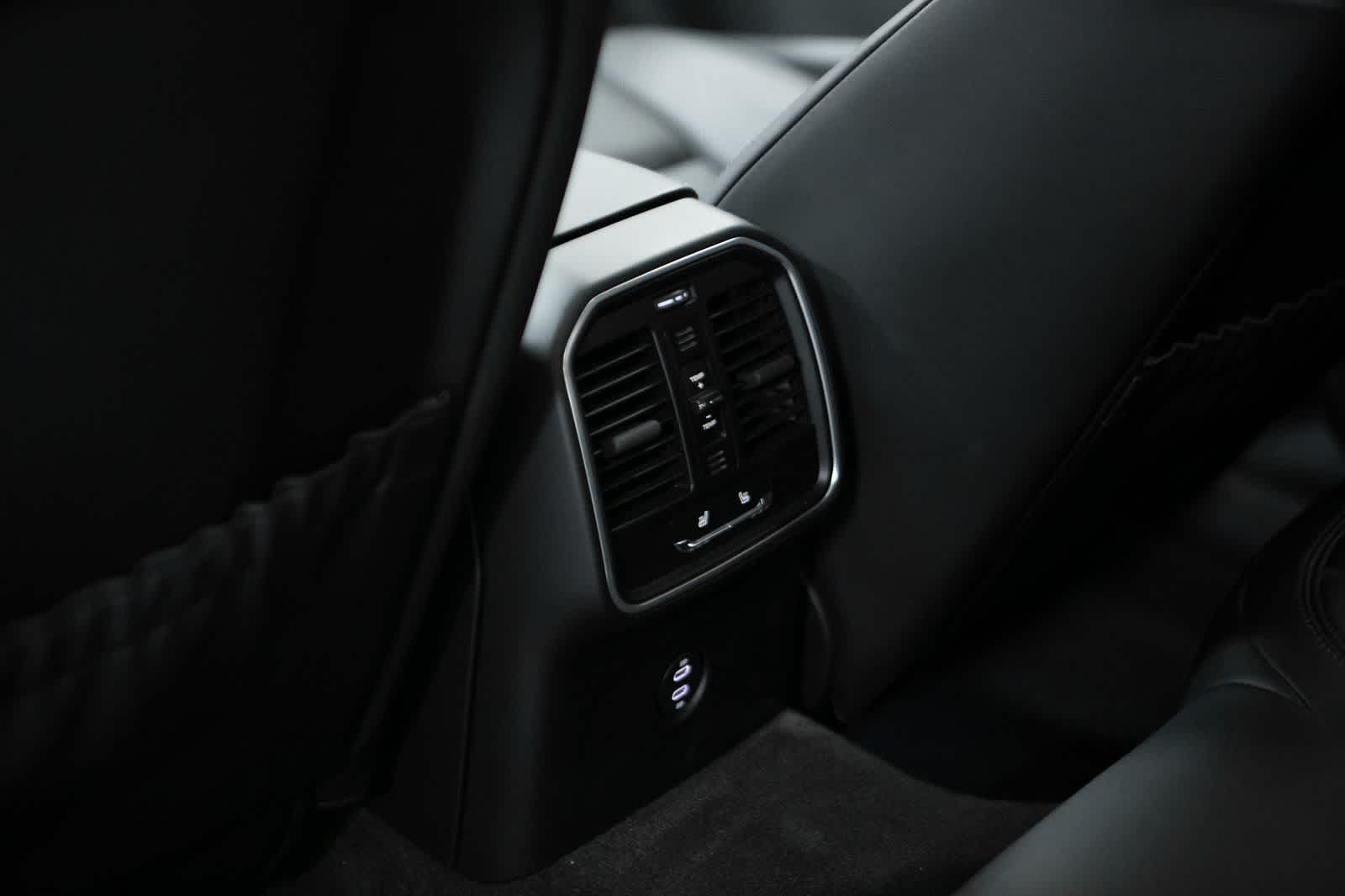 Thumbnail: 2026 Porsche Macan - 35