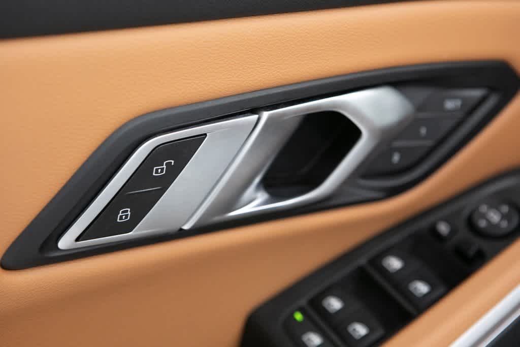 Thumbnail: 2023 BMW 3 Series - 22