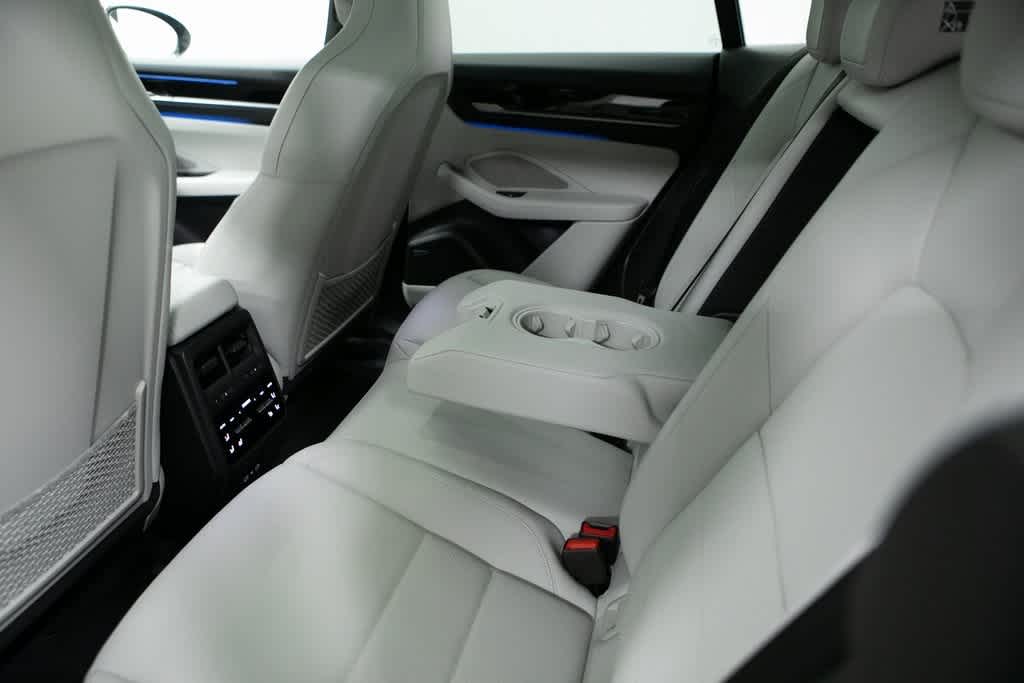 Thumbnail: 2025 Porsche Macan - 34