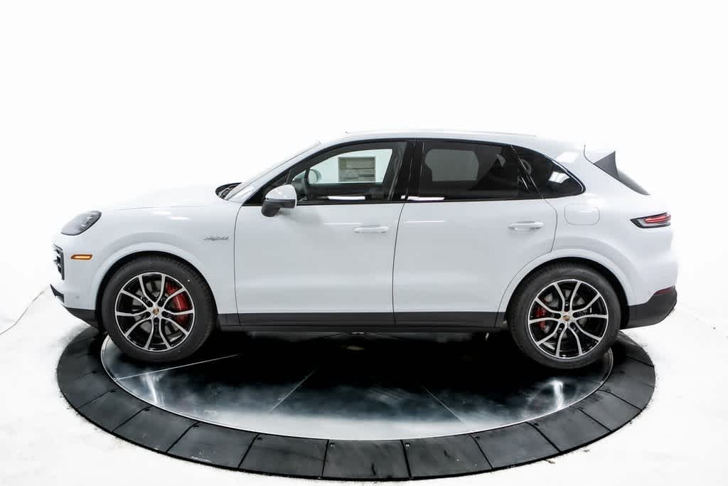 Thumbnail: 2025 Porsche Cayenne - 2