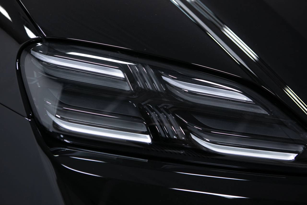 Thumbnail: 2026 Porsche Macan - 13