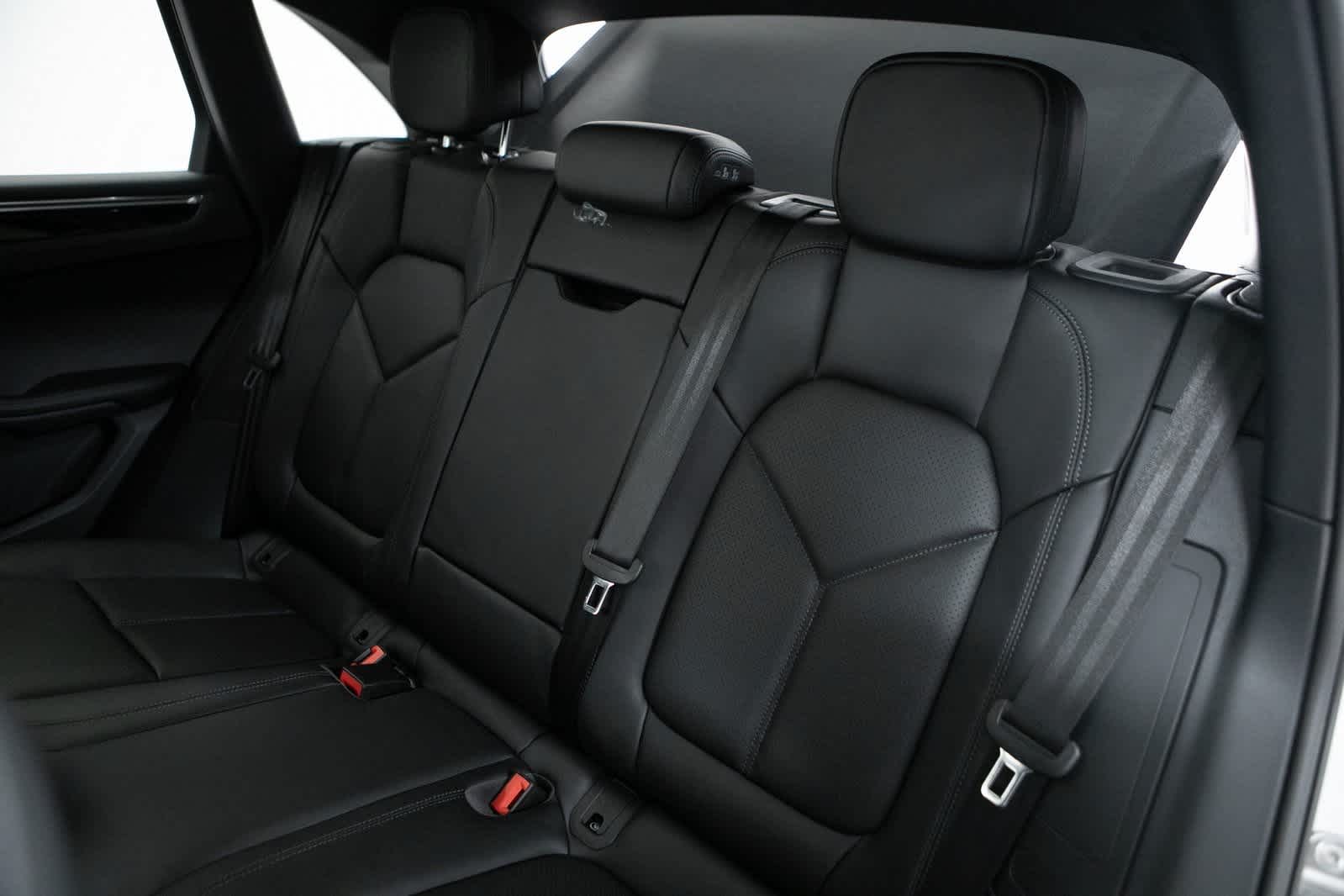 Thumbnail: 2025 Porsche Macan - 31