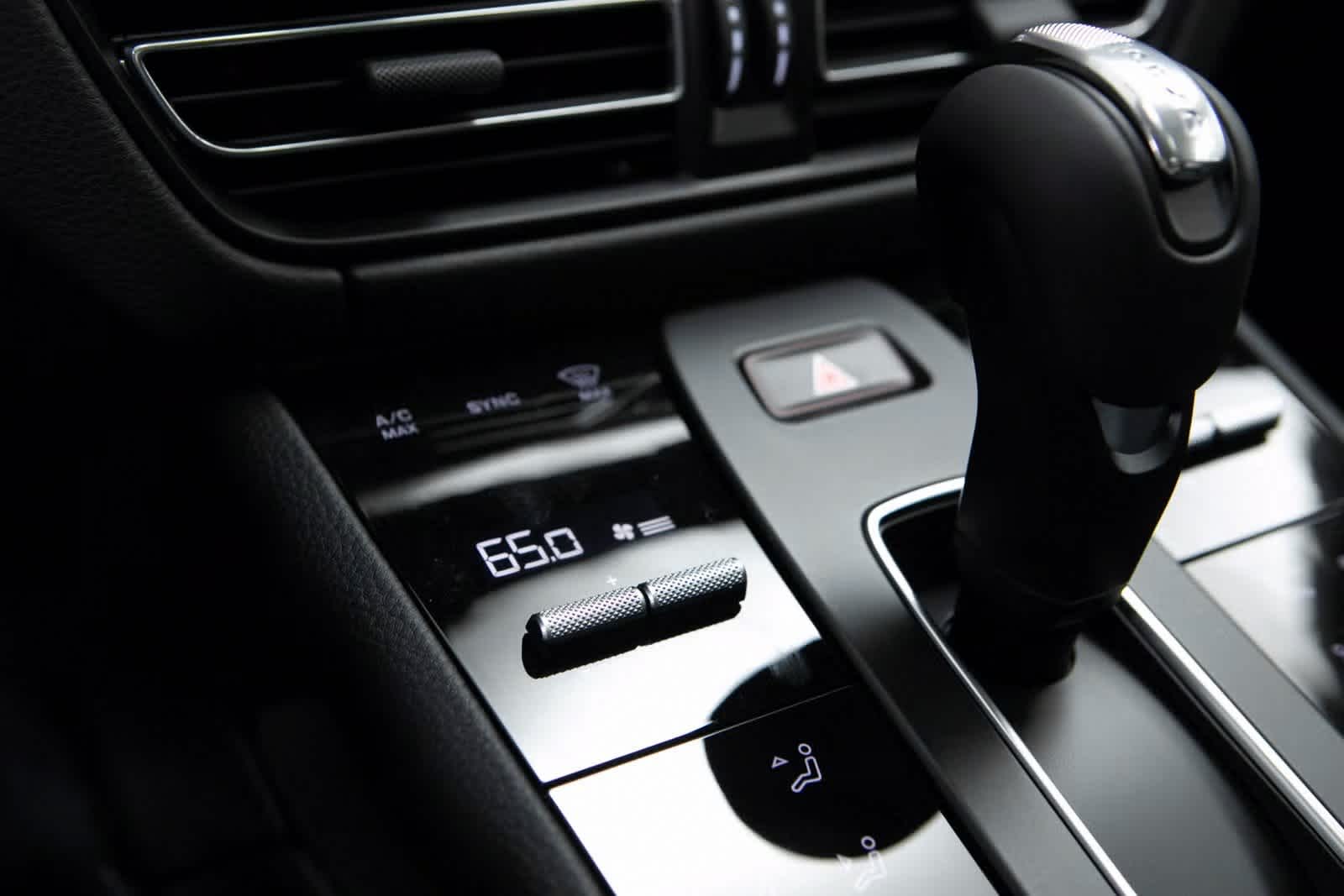 Thumbnail: 2025 Porsche Macan - 23