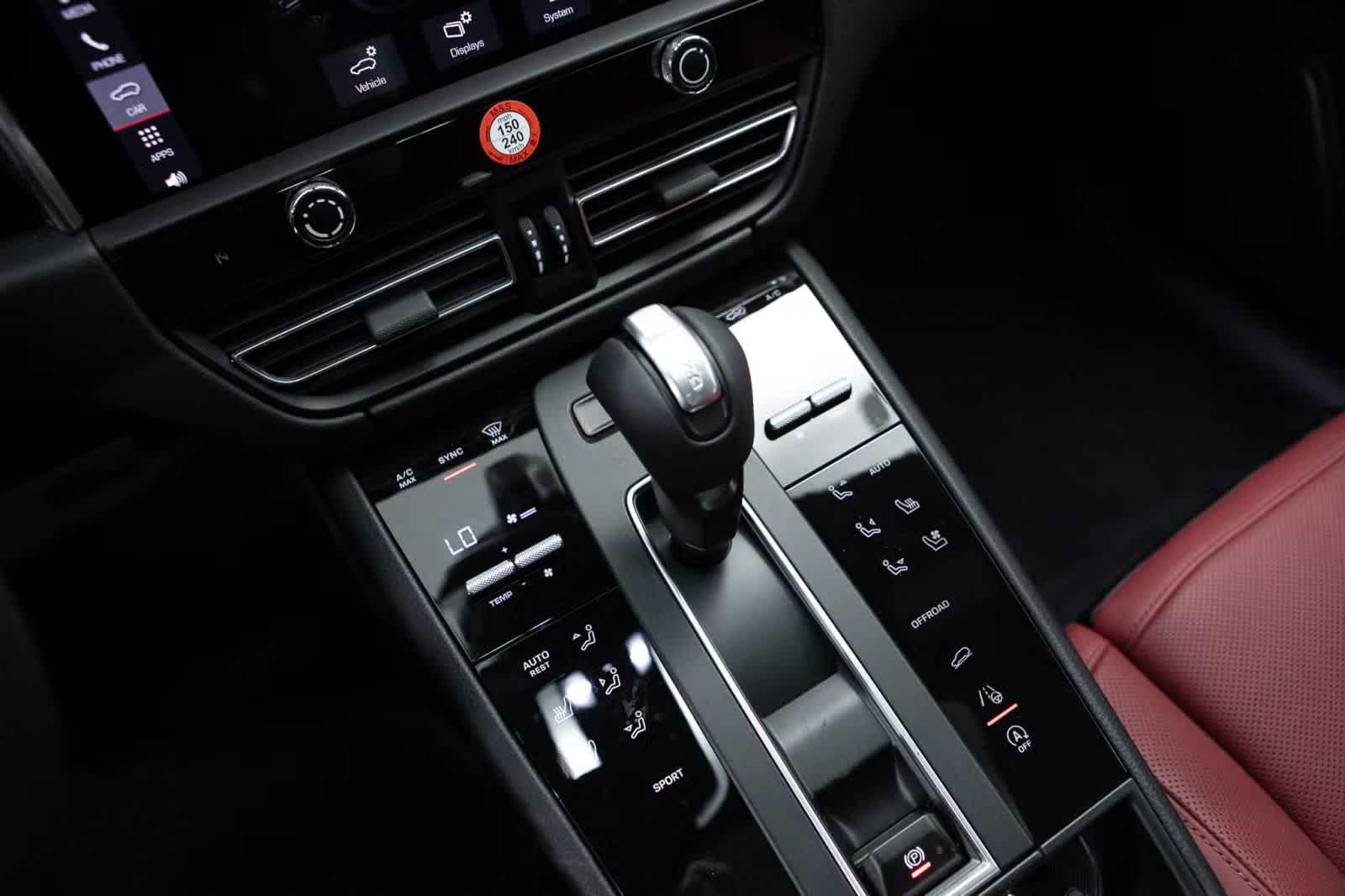 Thumbnail: 2026 Porsche Macan - 29