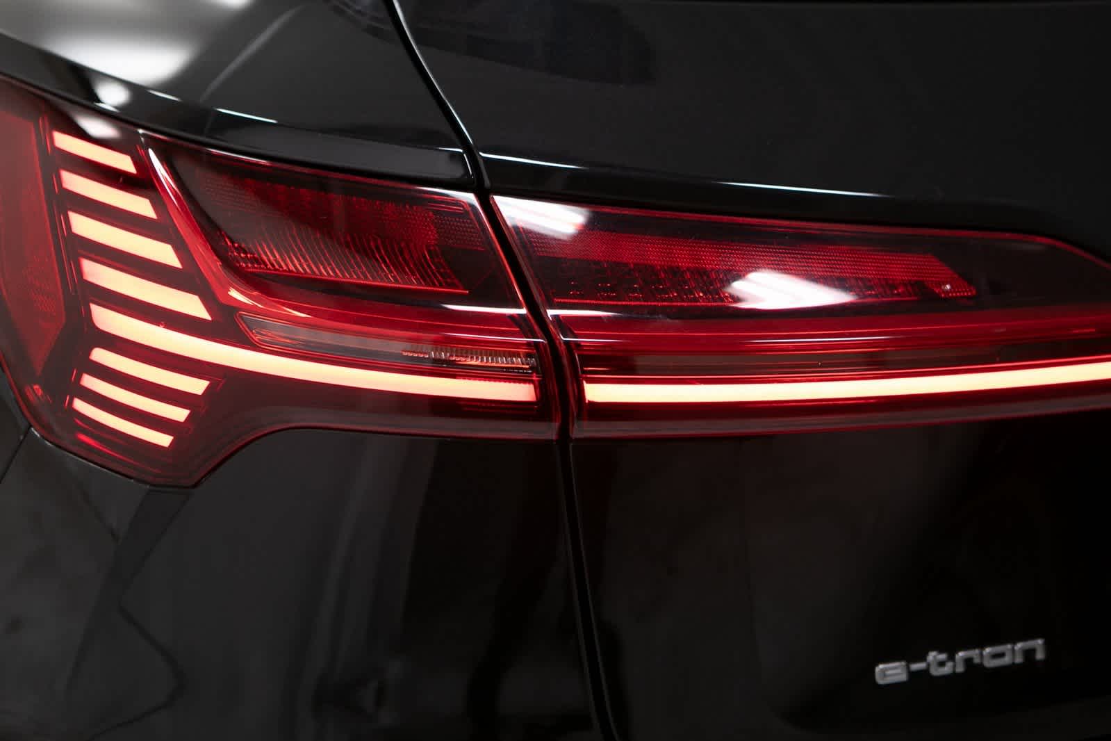 Thumbnail: 2022 Audi e-tron - 34