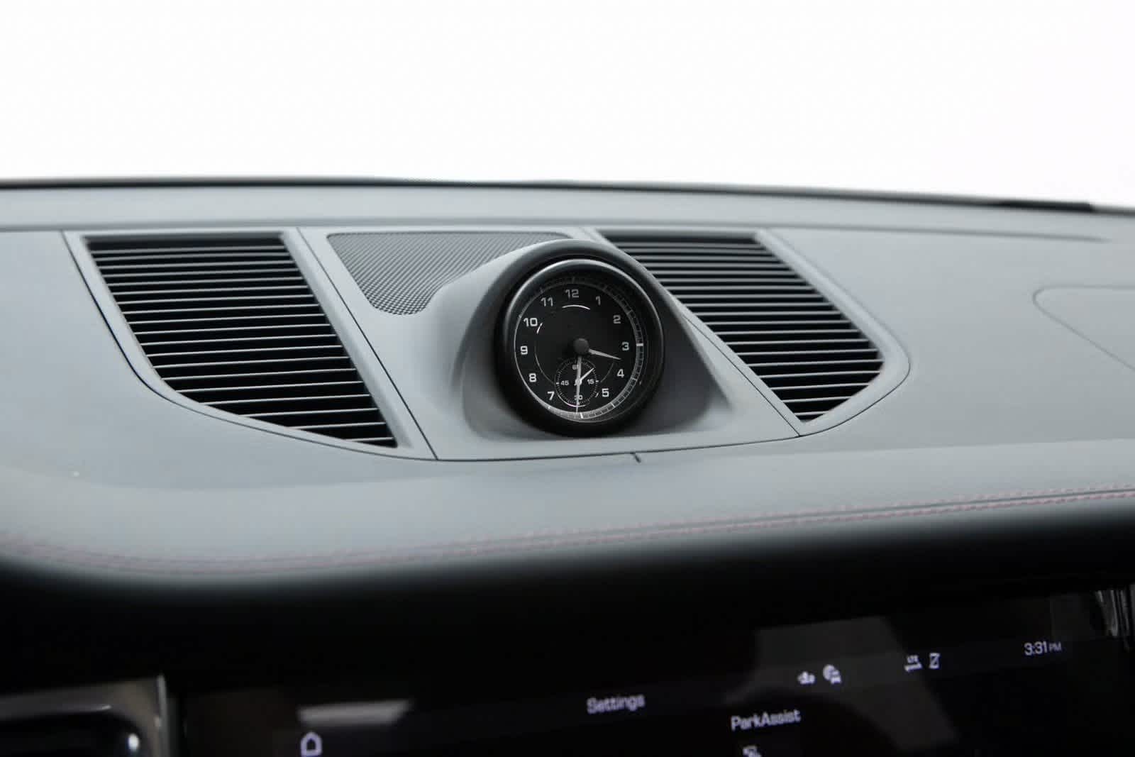 Thumbnail: 2025 Porsche Macan - 24