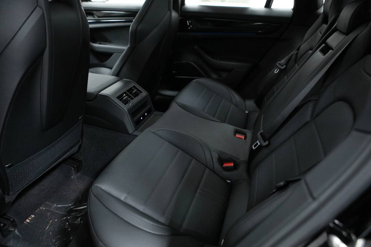 Thumbnail: 2026 Porsche Panamera - 35