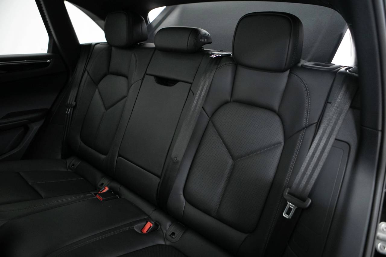 Thumbnail: 2026 Porsche Macan - 38