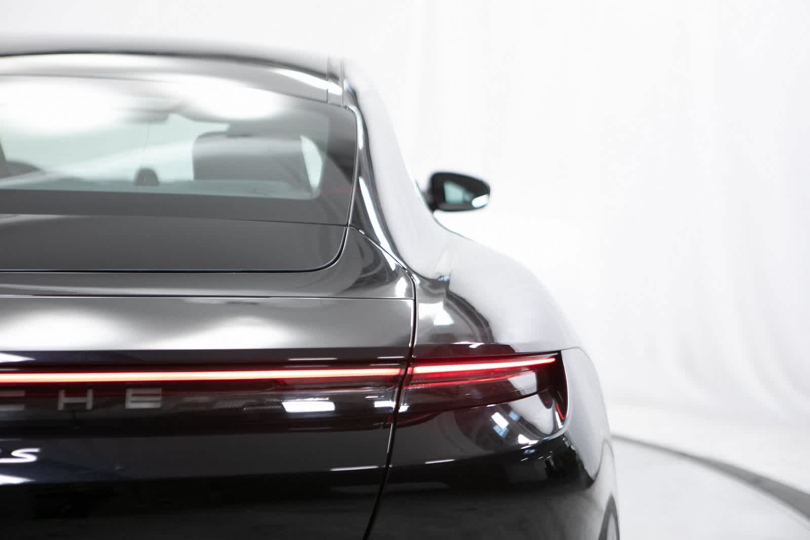 Thumbnail: 2022 Porsche Taycan - 38