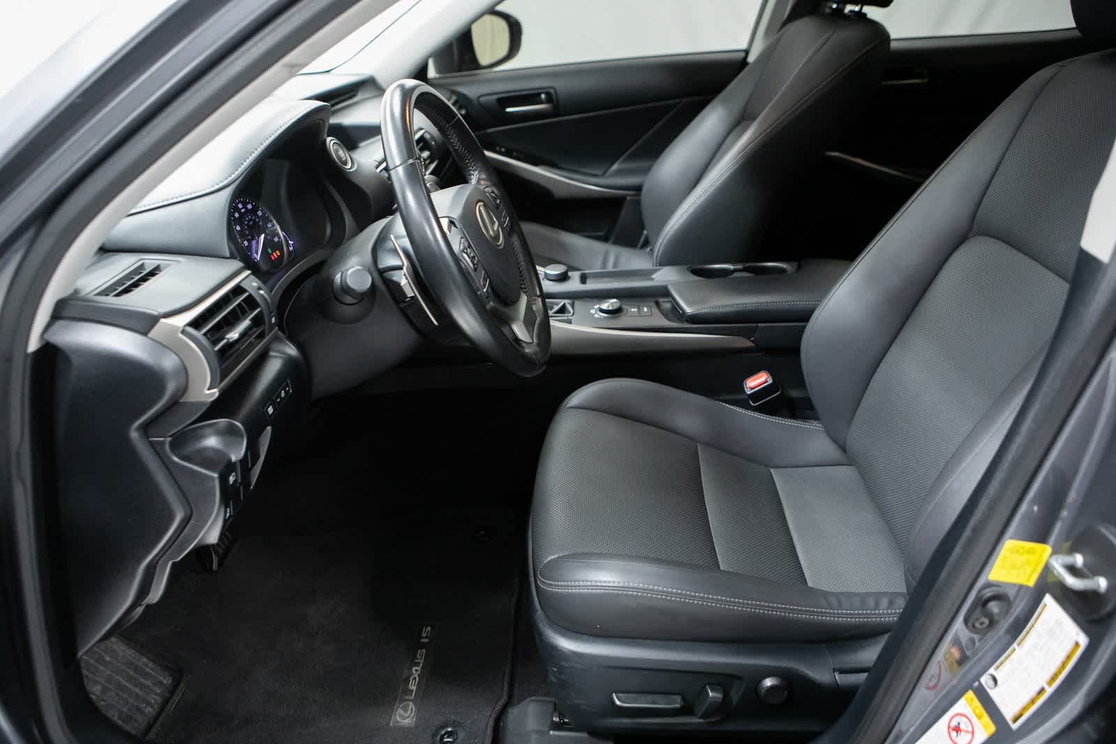 Thumbnail: 2019 Lexus IS - 16