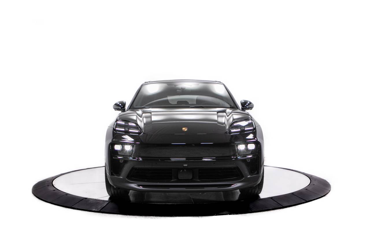 Thumbnail: 2026 Porsche Macan - 10