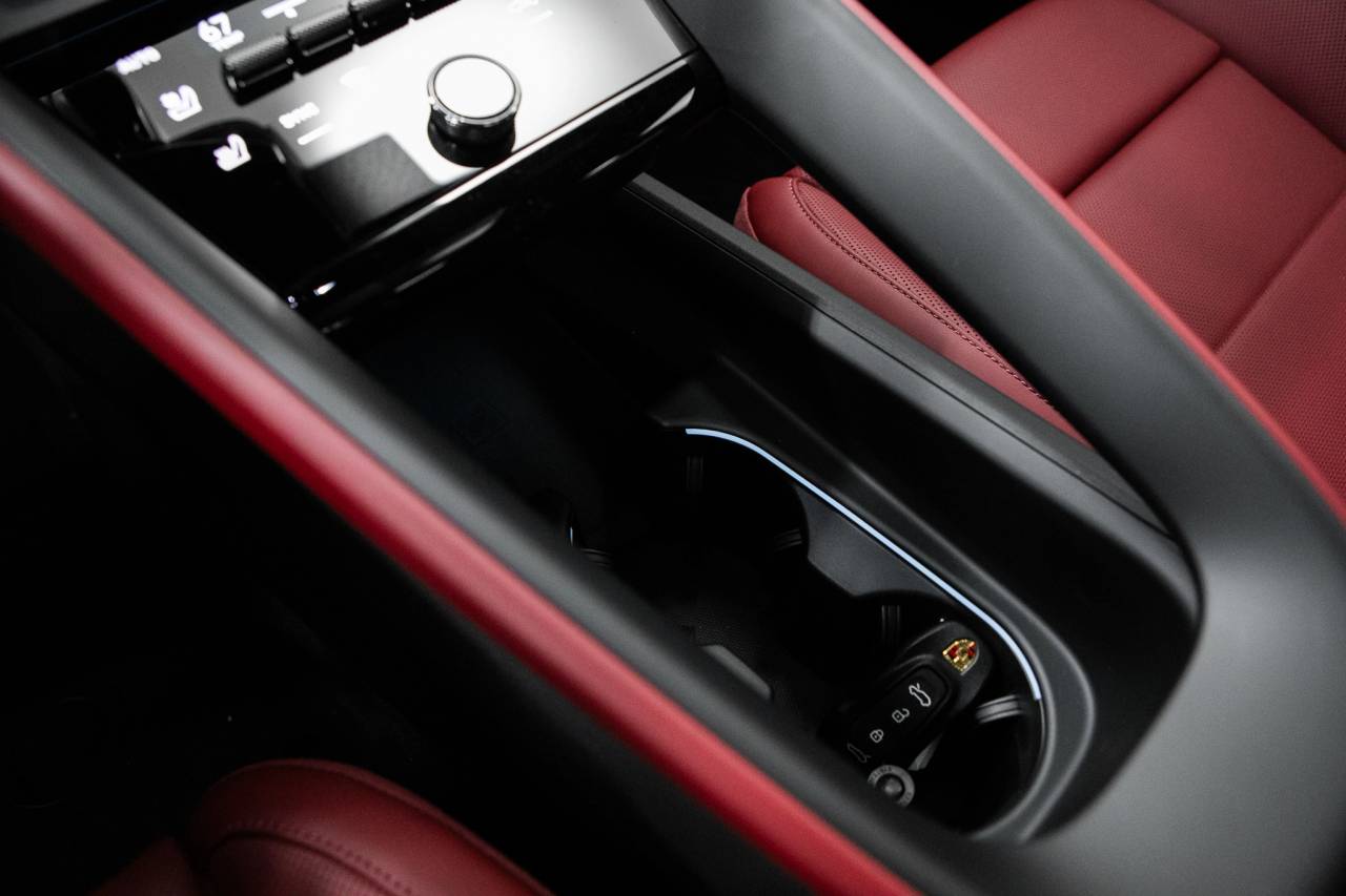 Thumbnail: 2026 Porsche Macan - 29