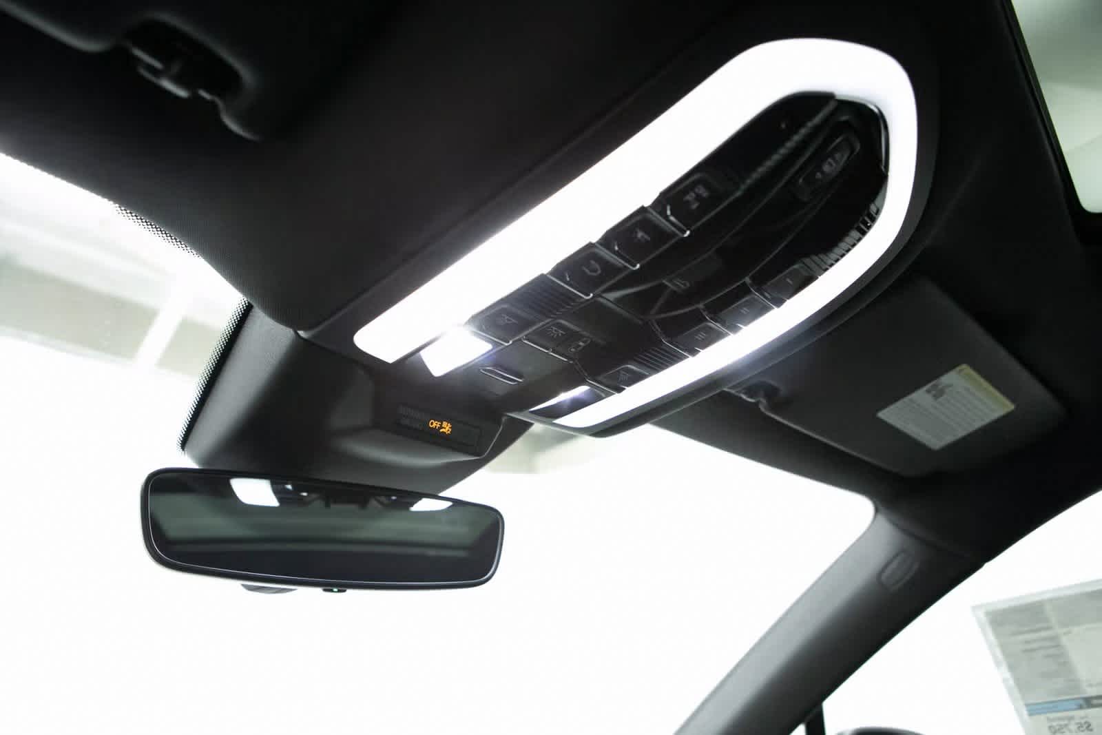 Thumbnail: 2025 Porsche Macan - 25