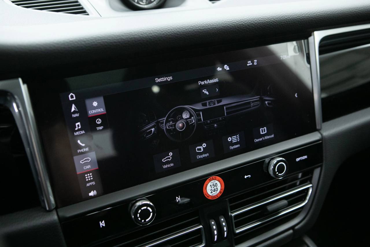 Thumbnail: 2026 Porsche Macan - 22