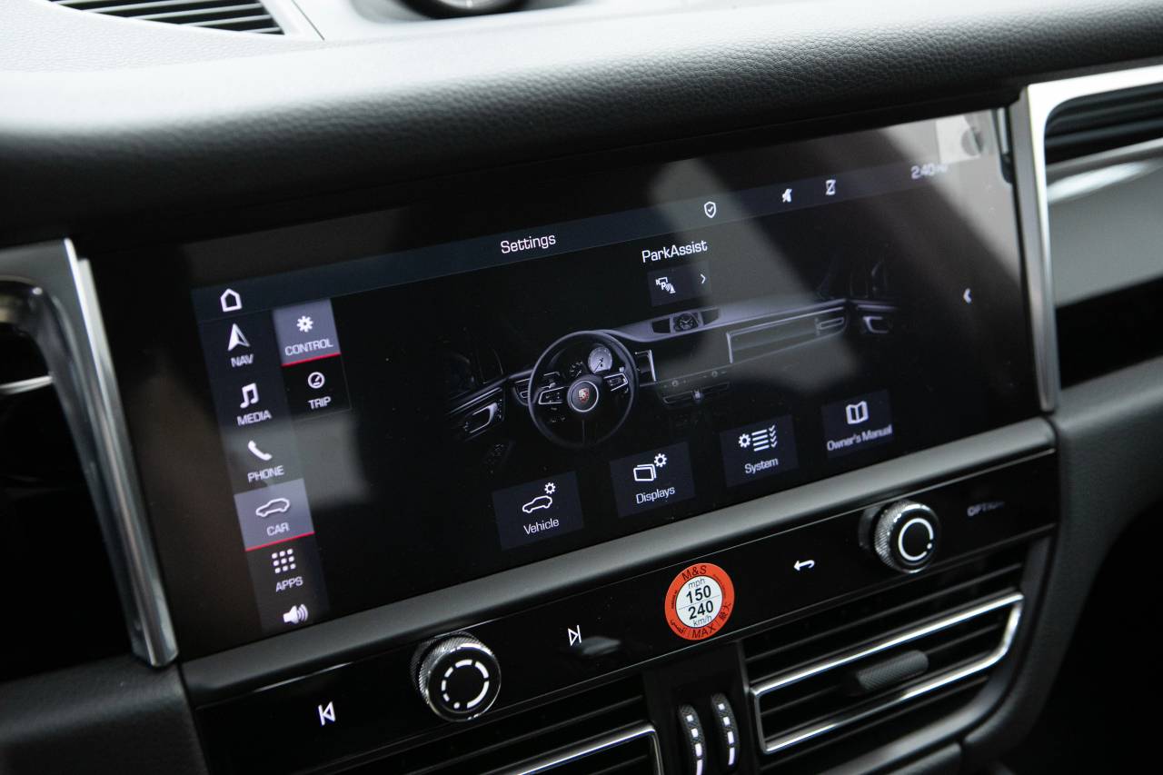 Thumbnail: 2026 Porsche Macan - 22