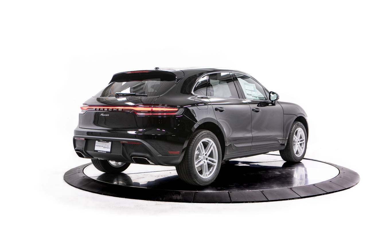 Thumbnail: 2026 Porsche Macan - 7