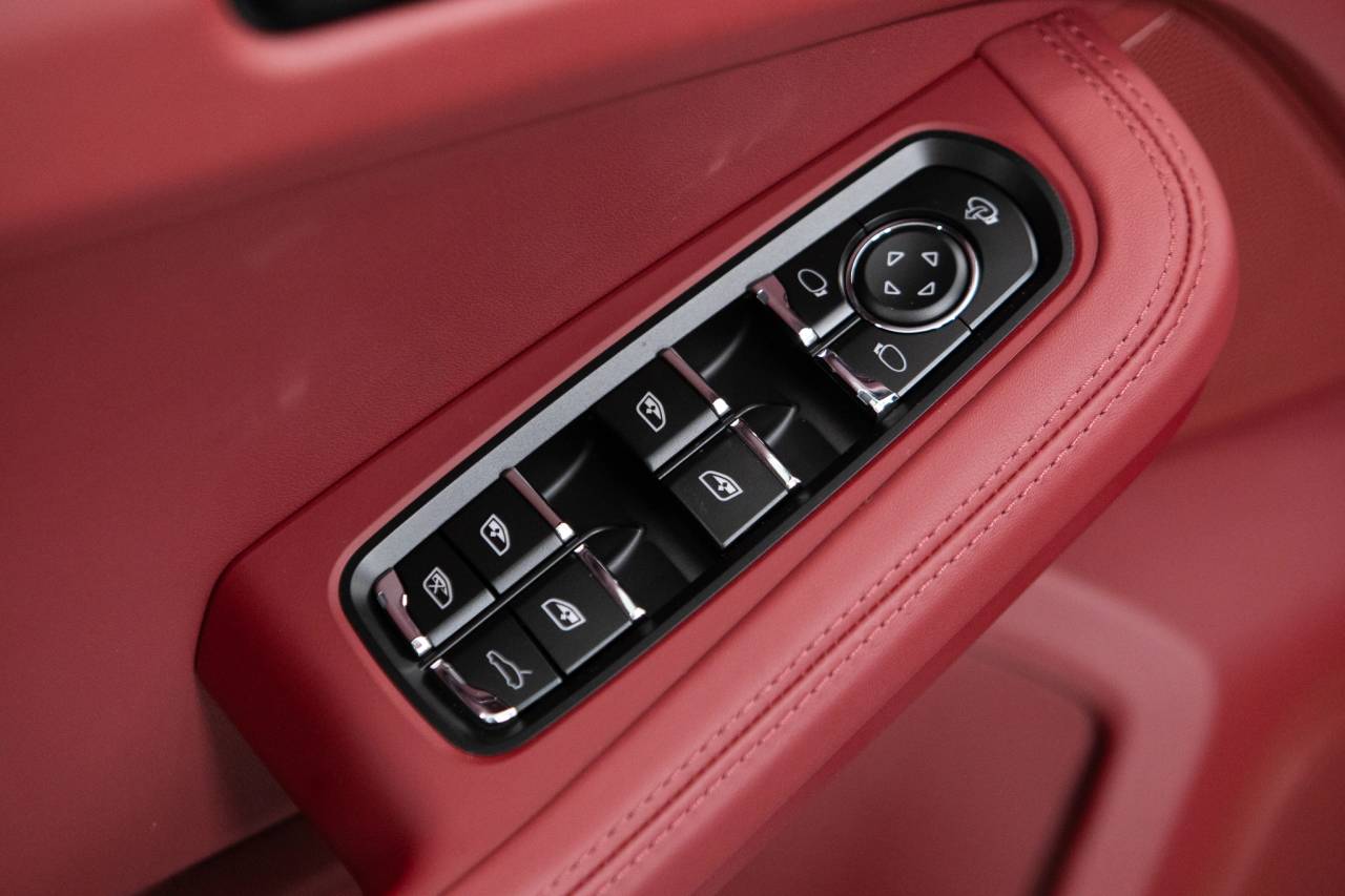 Thumbnail: 2026 Porsche Macan - 26