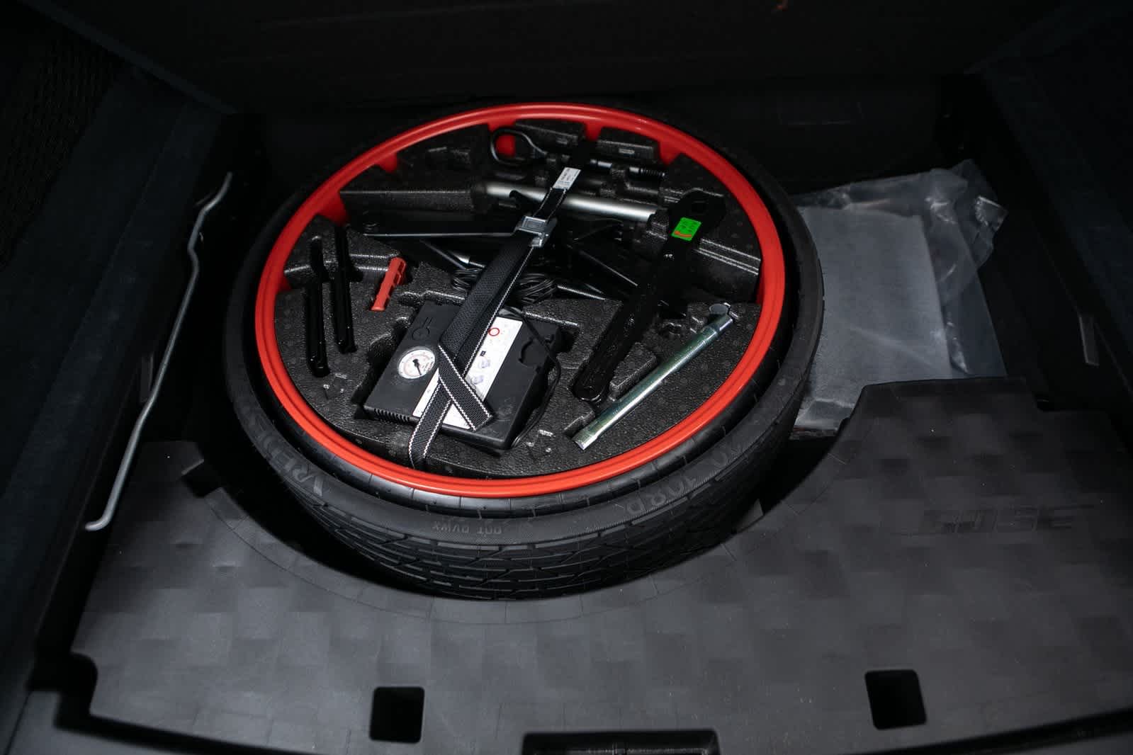 Thumbnail: 2023 Porsche Cayenne - 32